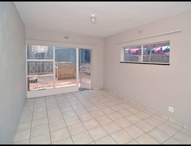1 BEDROOM APARTMENT FOR SALE IN WINDSOR EAST